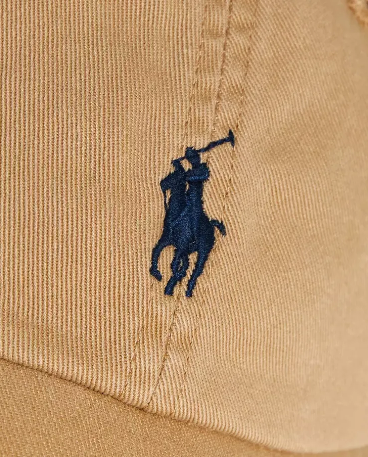 Beżowa czapka z daszkiem i logo