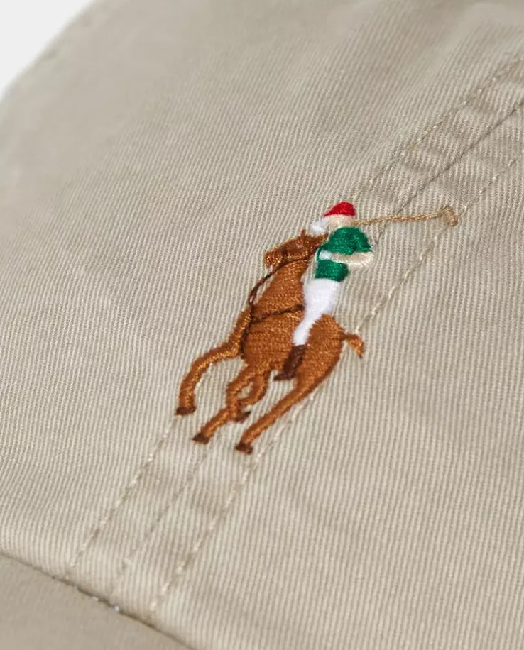 Beżowa czapka z daszkiem i kolorowym logo