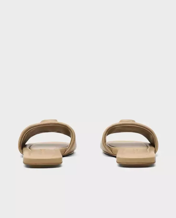 Beżowe klapki The J Marc Leather Sandal