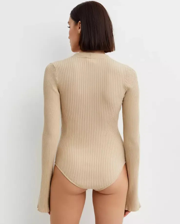 Beżowe prążkowane body