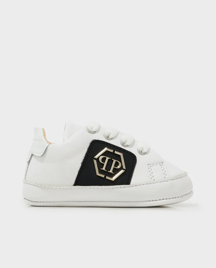 Białe sneakersy z logo 0-1 lat