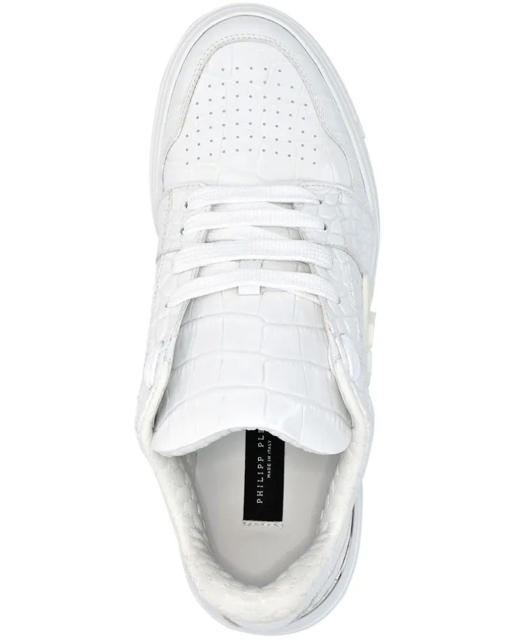 Białe sneakersy z tłoczonej skóry