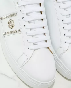 Białe sneakersy z ćwiekami