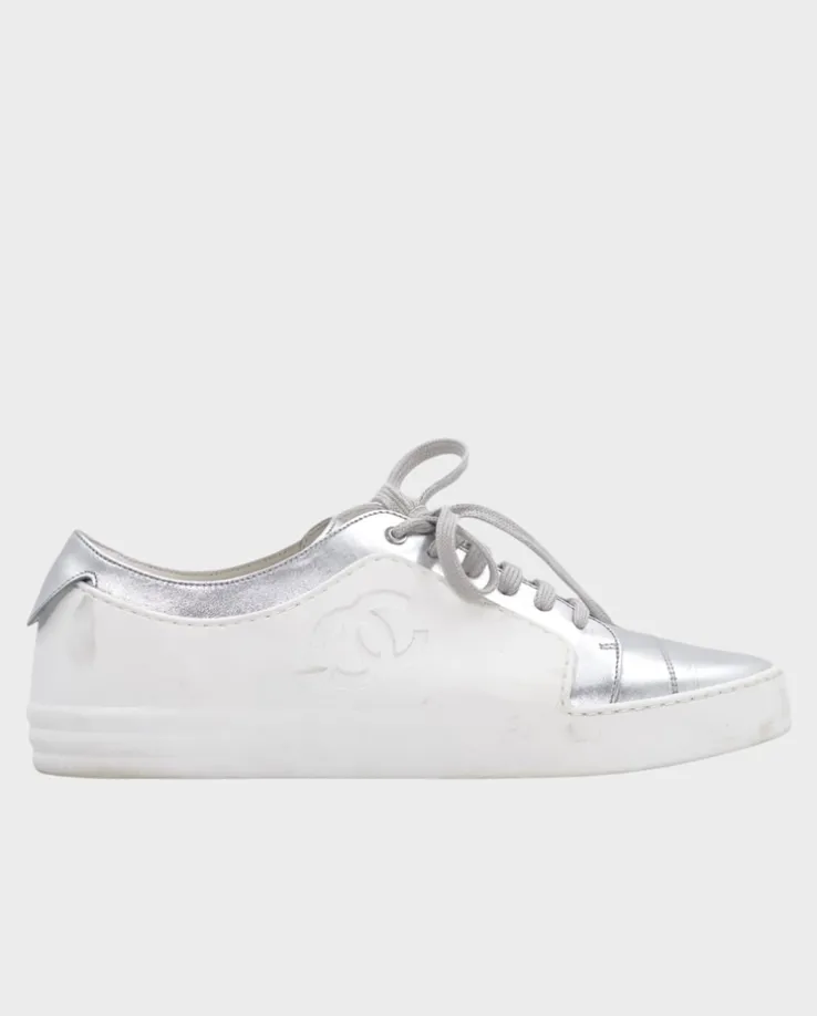 Biało-srebrne sneakersy z logo
