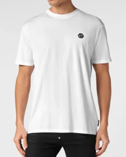 Biały t-shirt z aplikacją na plecach