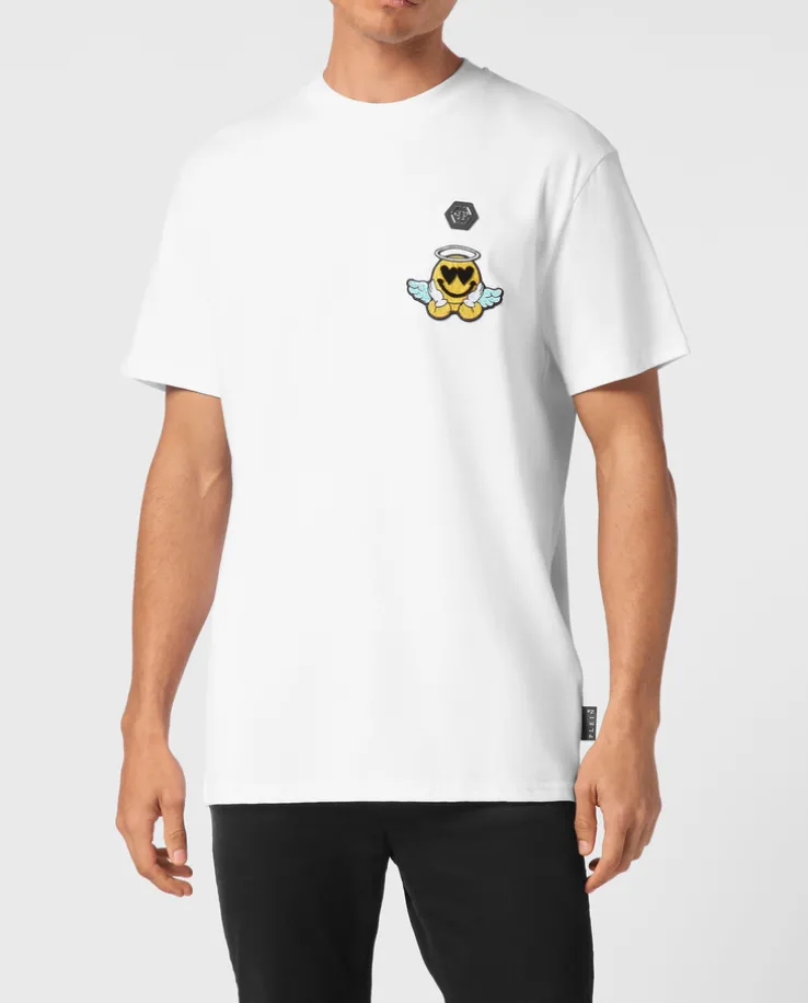 Biały t-shirt z naszywką