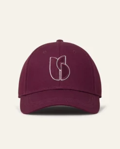 Bordowa czapka z logo