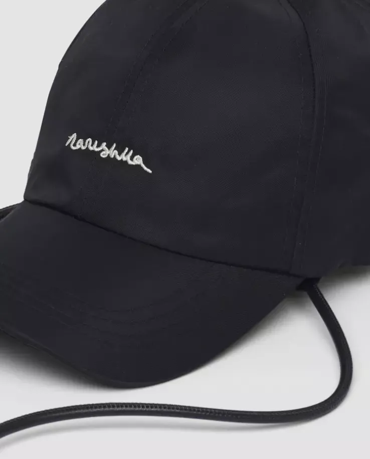 Czarna czapka z daszkiem i wyszywanym logo Darnis