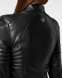 Czarna skórzana kurtka biker