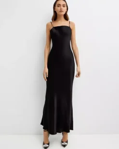 Czarna sukienka maxi