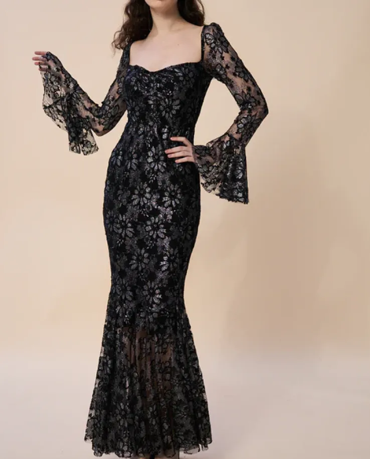 Czarna sukienka Morticia