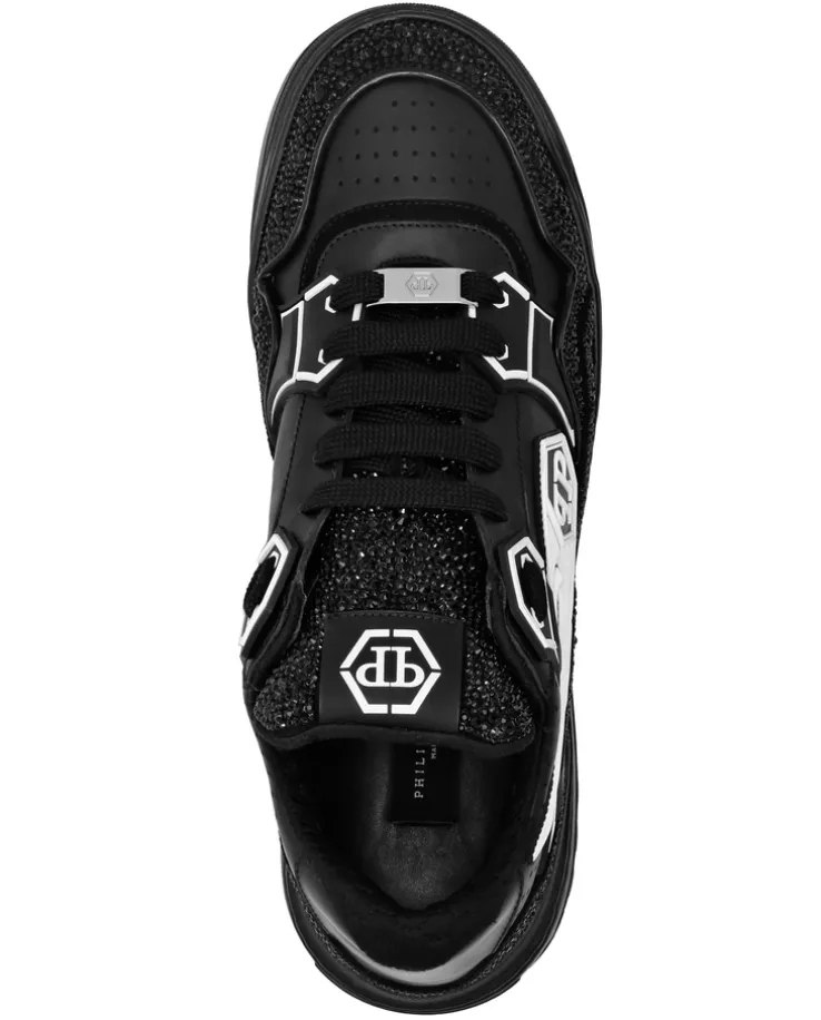 Czarne sneakersy ze zdobieniem