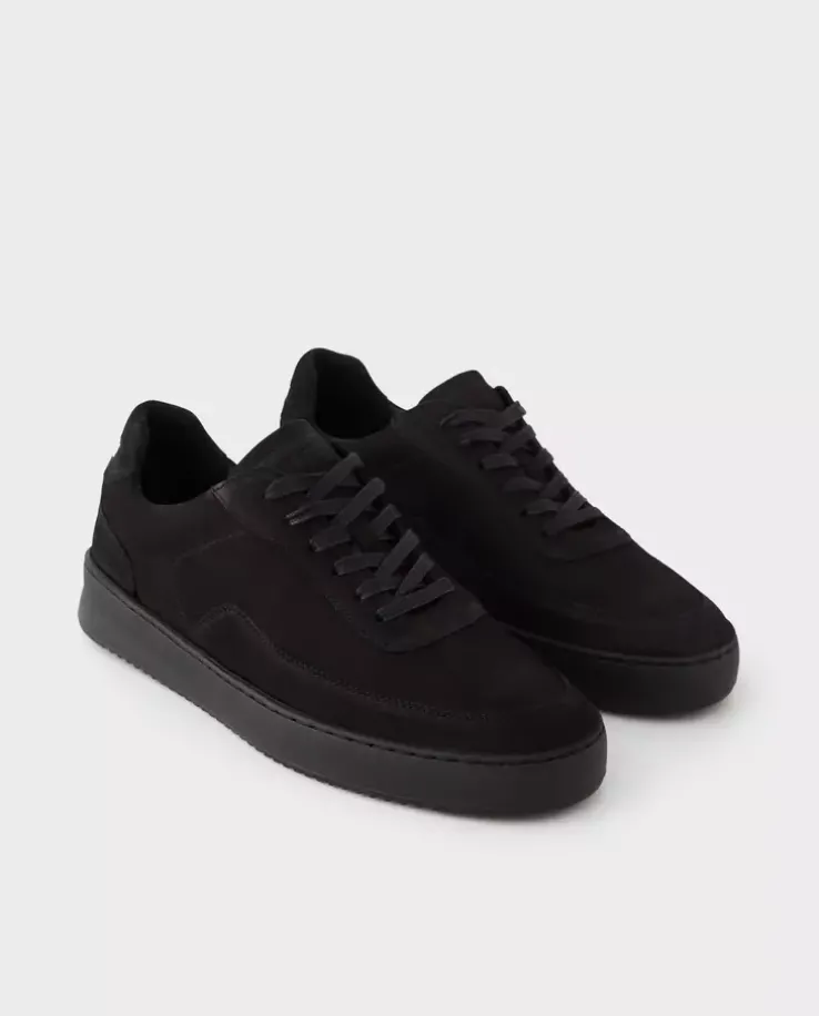 Czarne zamszowe sneakersy