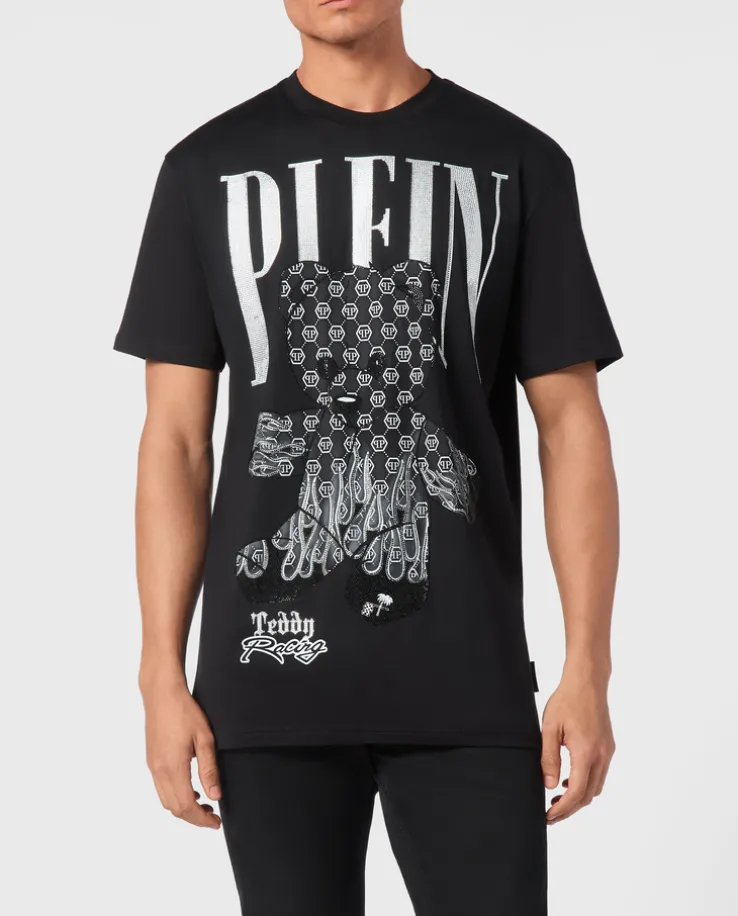 Czarny t-shirt z ozdobnym misiem i logo