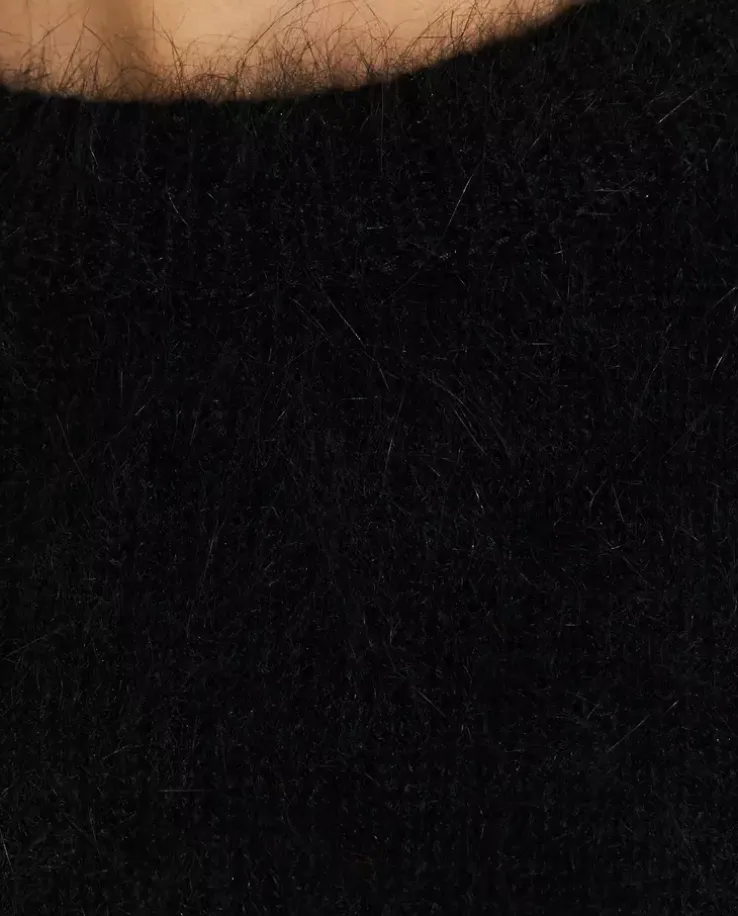 Czarny sweter z angory