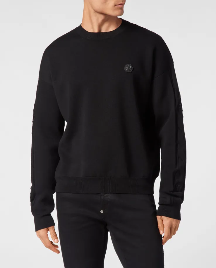 Czarny sweter z logo