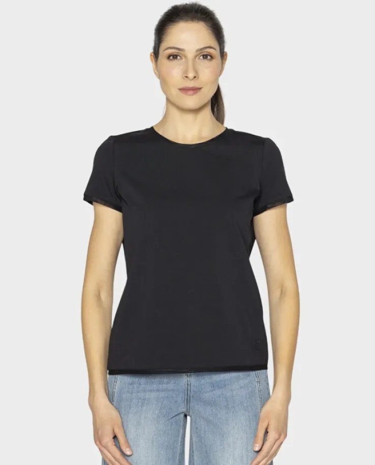 Czarny t-shirt wykończony tiulem