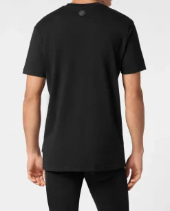 Czarny t-shirt z kolorowym nadrukiem i logo