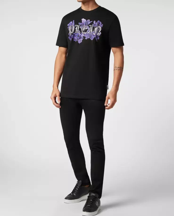 Czarny t-shirt z nadrukiem
