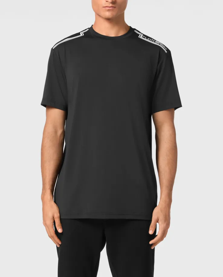 Czarny t-shirt z ozdobnym wzorem