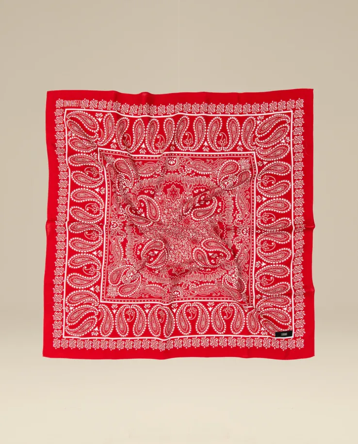 Czerwona bandana z pirntem