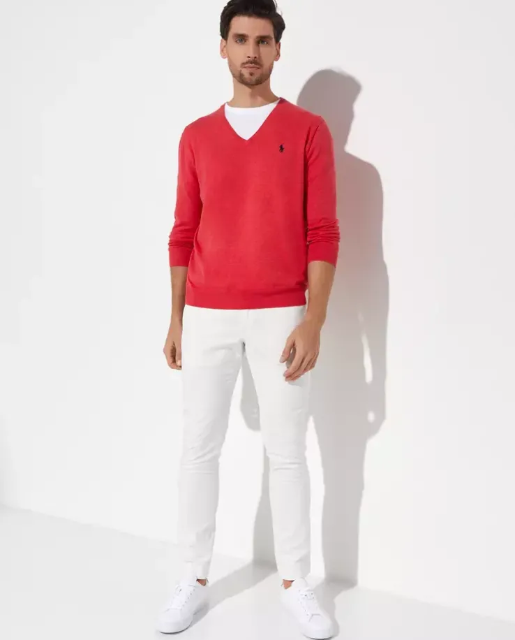 Czerwony sweter z haftowanym logo