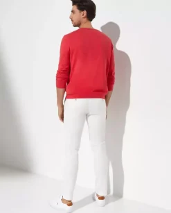 Czerwony sweter z haftowanym logo