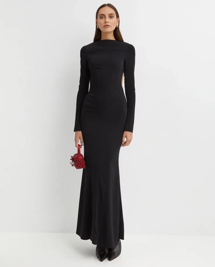 Dopasowana czarna sukienka maxi