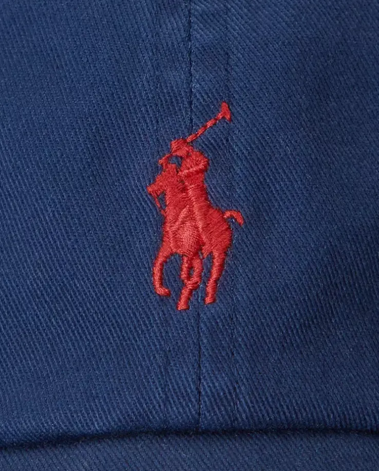 Granatowa czapka z daszkiem i logo