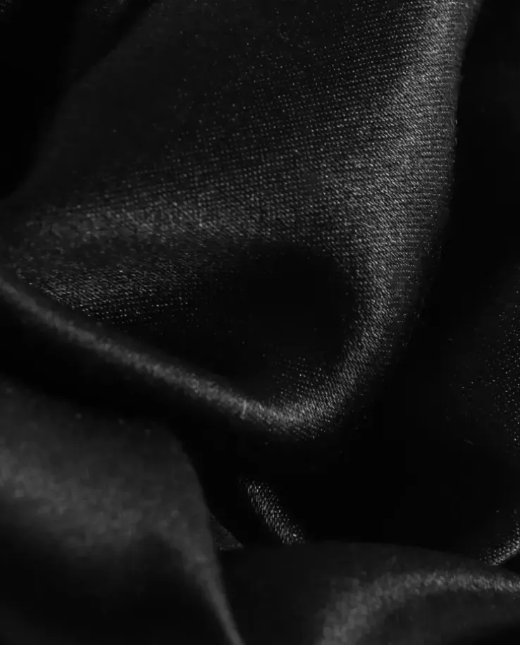 Jedwabny czarny chocker z różą