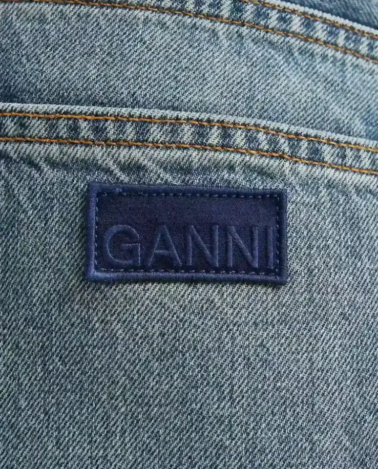 Luźne jeansy z prostymi nogawkami