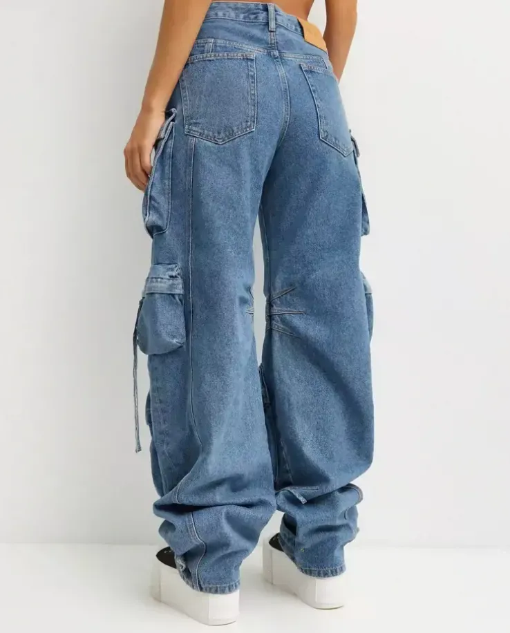 Niebieskie jeansy z kieszeniami cargo Fern