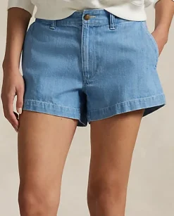 Niebieskie spodenki jeansowe