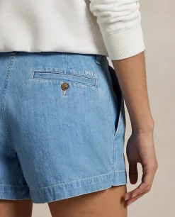 Niebieskie spodenki jeansowe