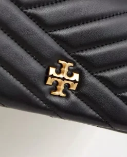 Pikowana czarna torebka Kira Chevron