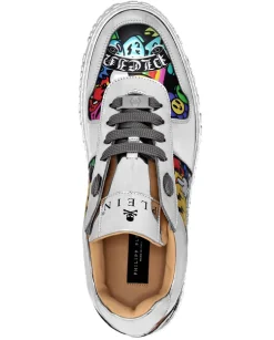 Sneakersy z lustrzanym efektem