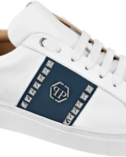 Sneakersy z ćwiekami i logo