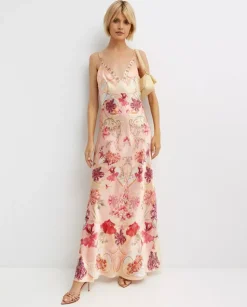 Sukienka maxi w kwiaty na cienkie ramiączka