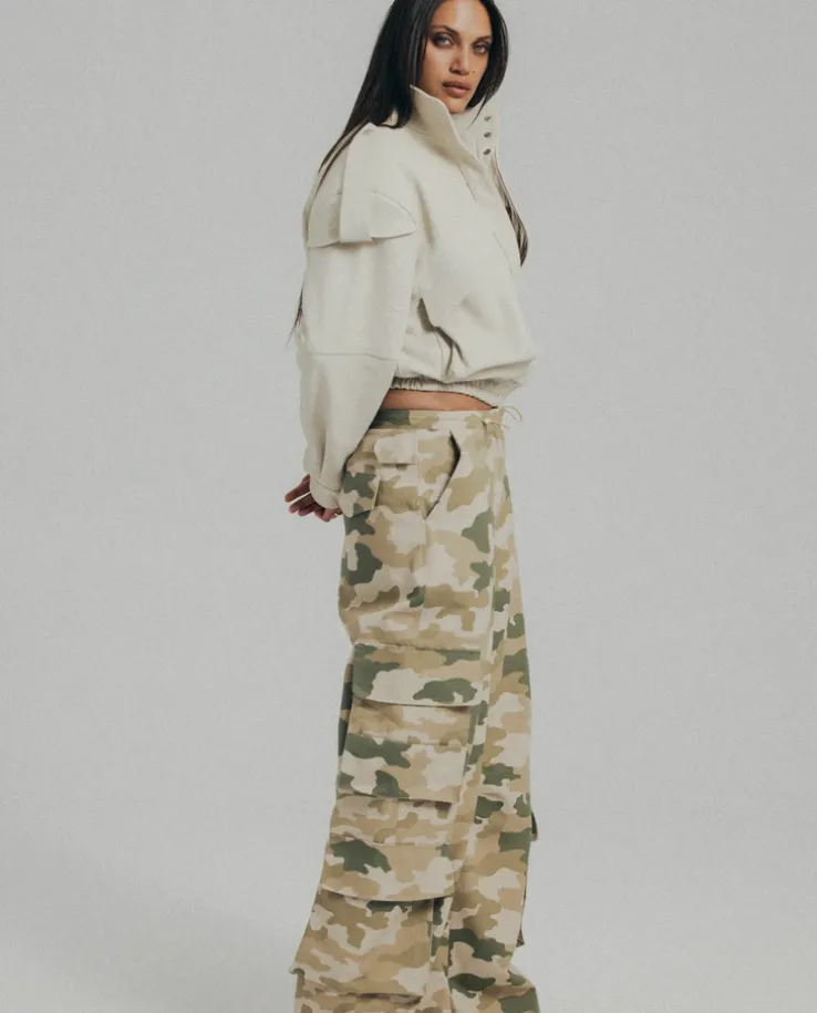 Szerokie spodnie cargo Camo